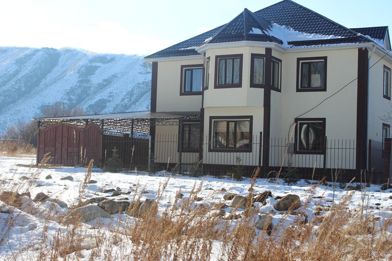 Mount Yard Karakol Hotel Exterior foto